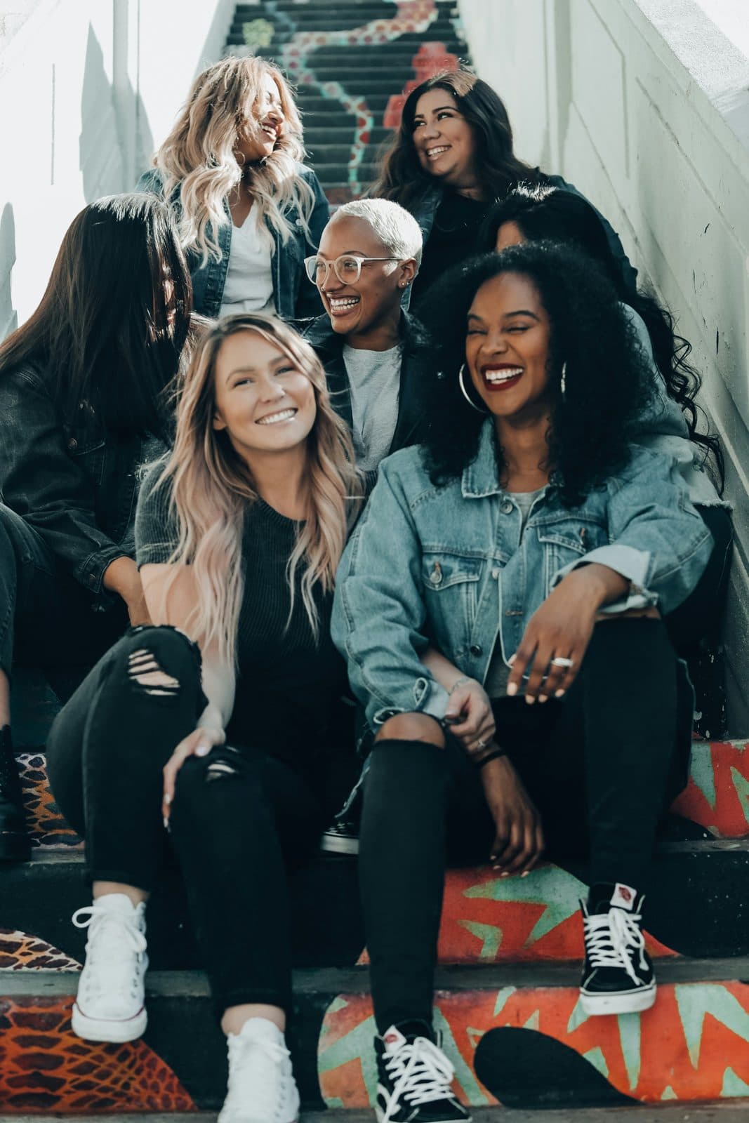 Gruppo di giovani sorridenti